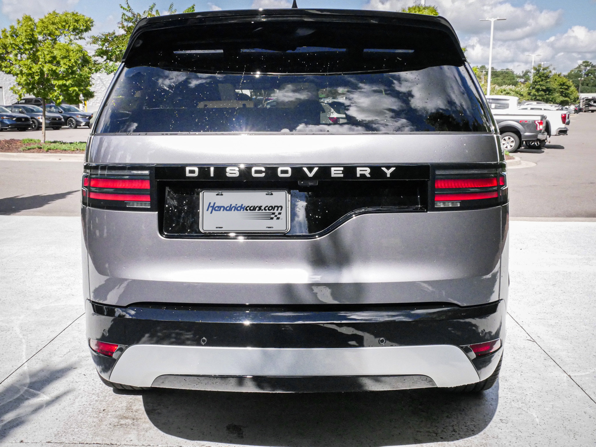 Used 2026 Land Rover Discovery Limited Edition AWD/4WD image 9