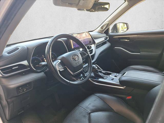 Used 2023 Toyota Highlander Limited image 8