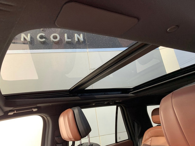 Certified 2025 Lincoln Navigator Reserve image 24