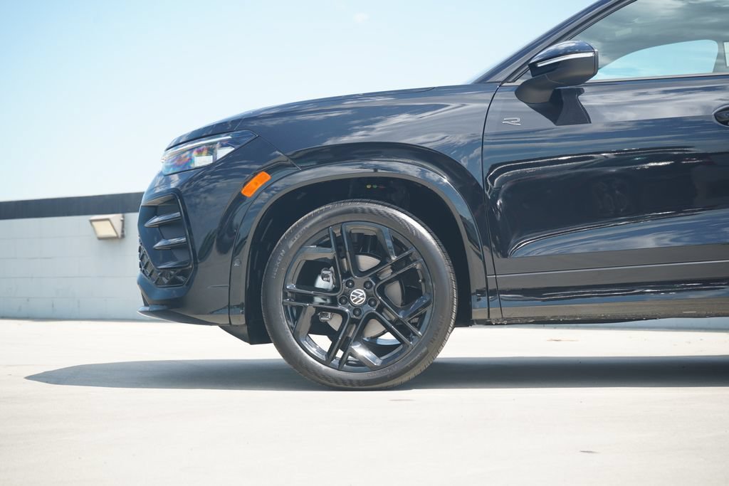 New 2026 Volkswagen Tiguan SE R-Line FWD image 2