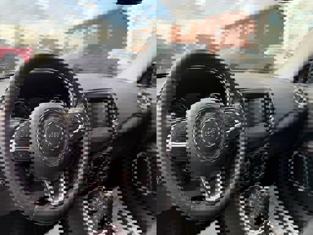 Used 2019 Jeep Compass Latitude w/ Cold Weather Group image 10