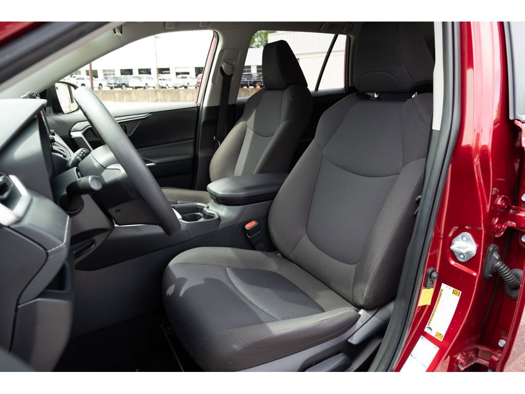 Used 2019 Toyota RAV4 LE image 12