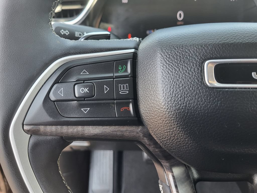 Used 2023 Jeep Grand Cherokee L Limited w/ Luxury Tech Group II RWD image 32