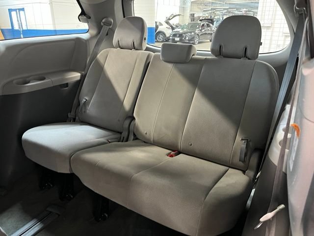 Used 2017 Toyota Sienna L FWD image 16
