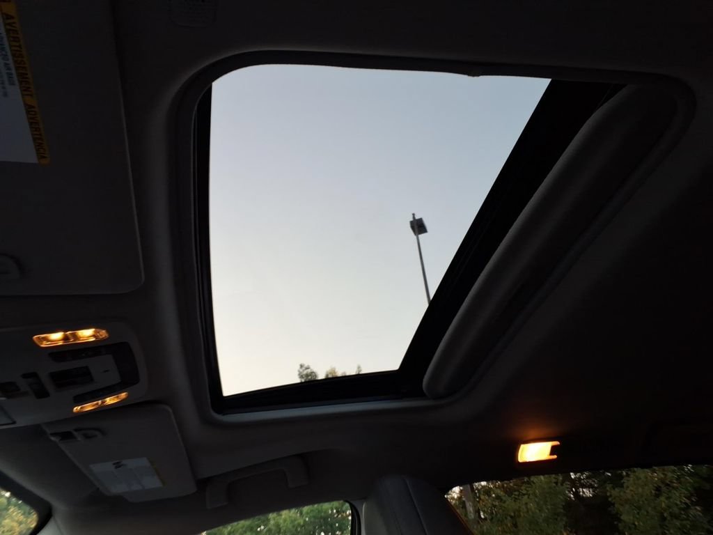 Used 2024 Toyota Sienna Limited AWD/4WD image 28