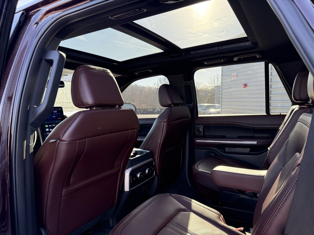 Used 2024 Ford Expedition Limited image 24