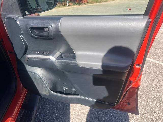 Used 2016 Toyota Tacoma SR5 w/ Towing Package RWD image 19