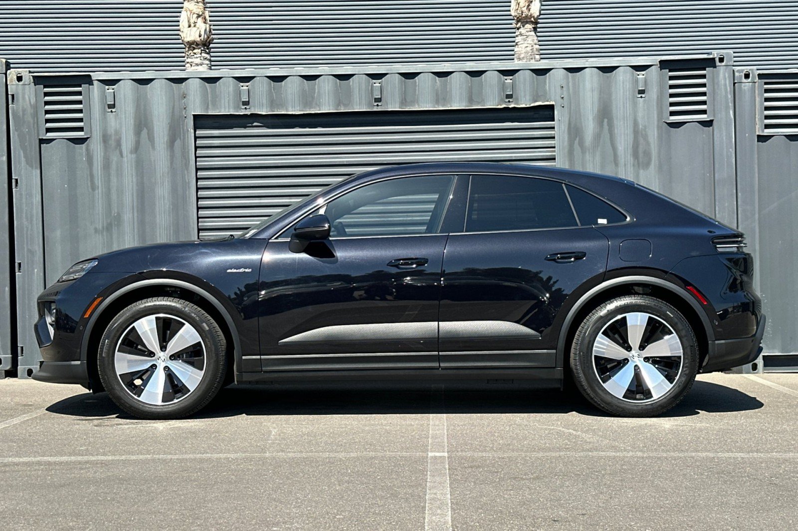Certified 2024 Porsche Macan 4 Electric AWD/4WD image 2