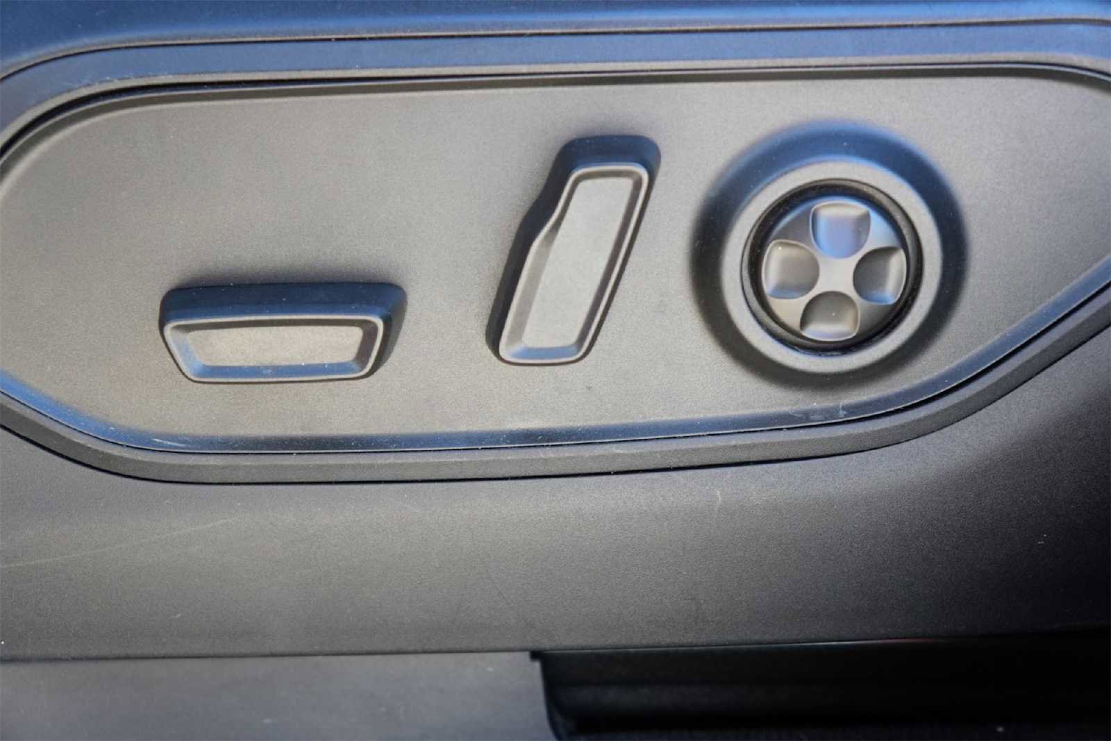 Used 2023 Jeep Grand Cherokee Laredo image 21