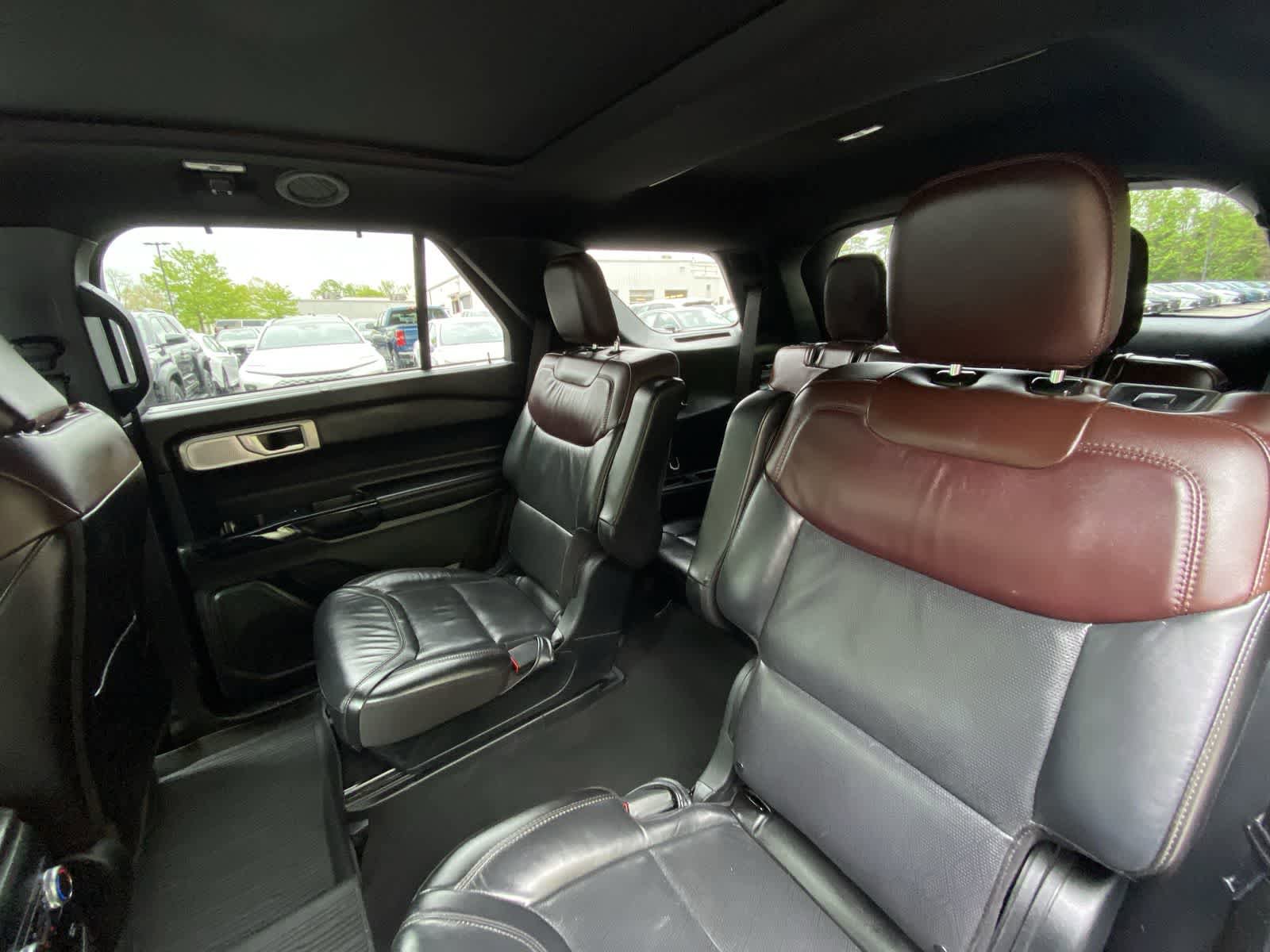 Used 2023 Ford Explorer Platinum w/ Technology Package AWD/4WD image 23