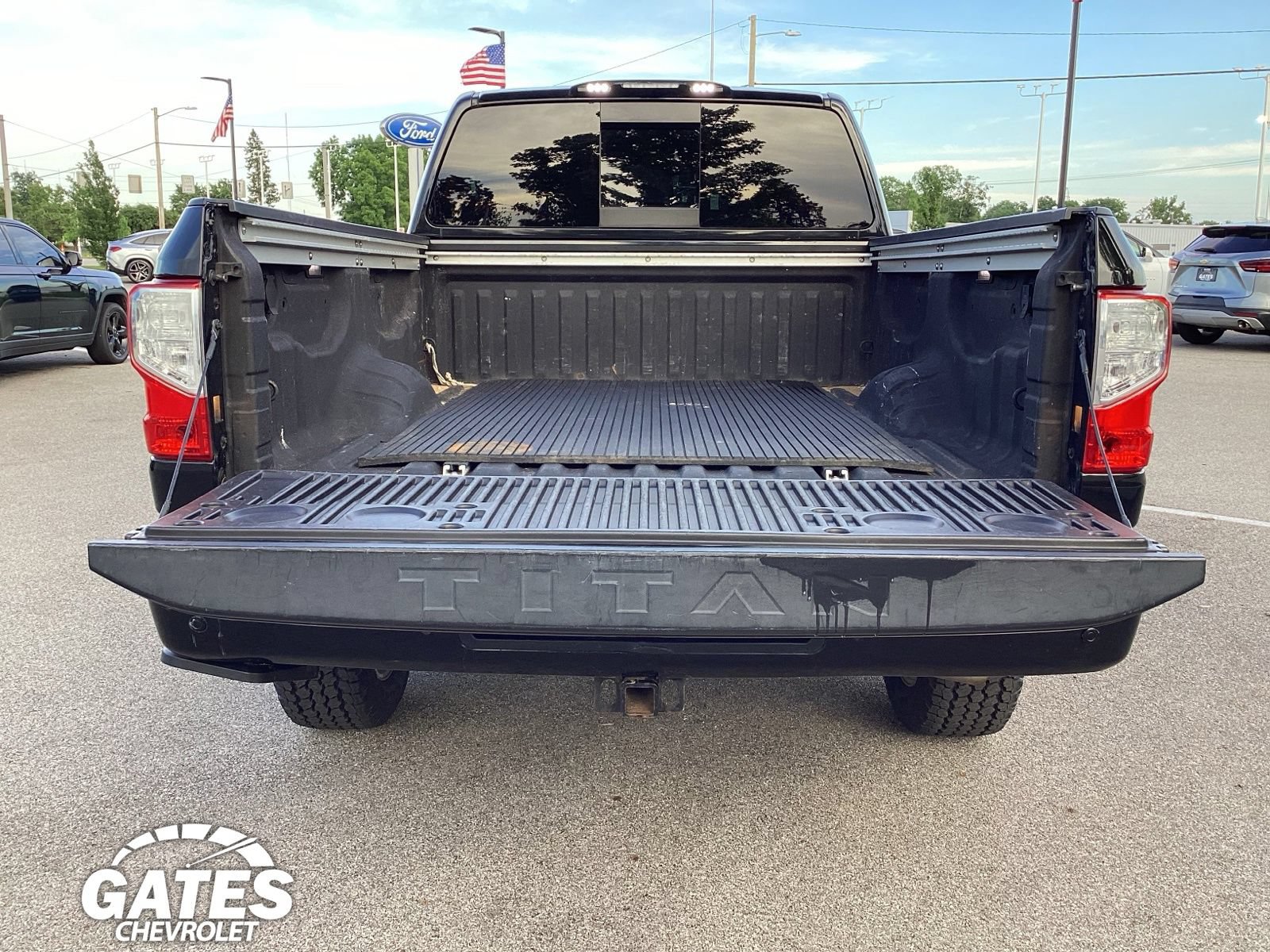 Used 2019 Nissan Titan SL w/ Texas Titan Edition AWD/4WD image 9