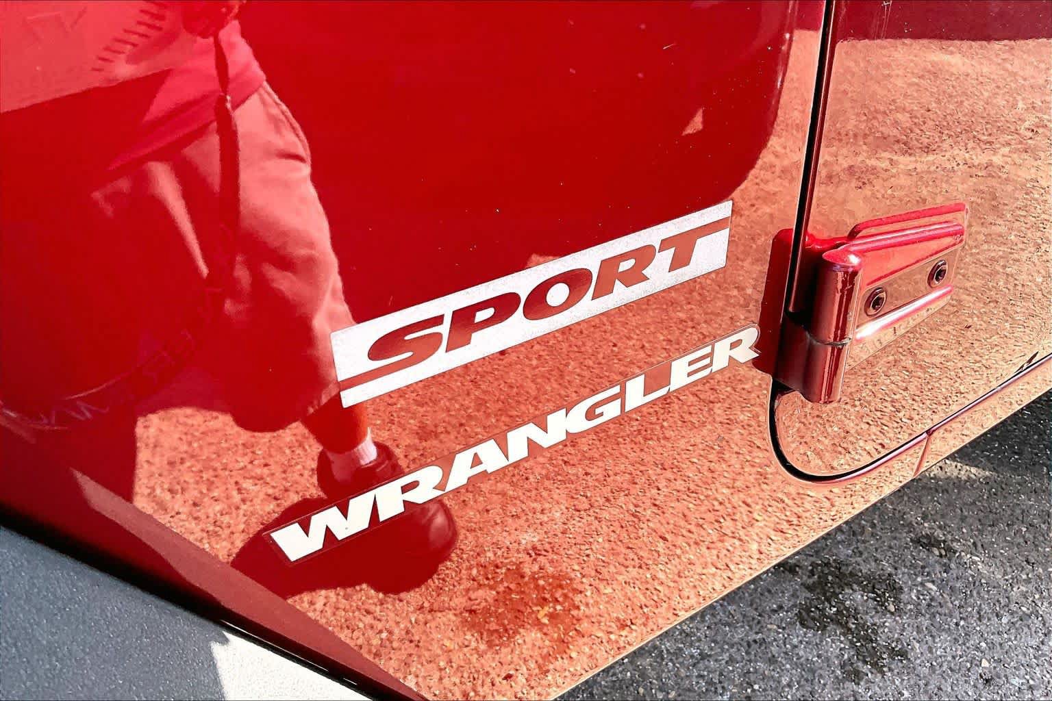 Used 2013 Jeep Wrangler Sport w/ Connectivity Group AWD/4WD image 10