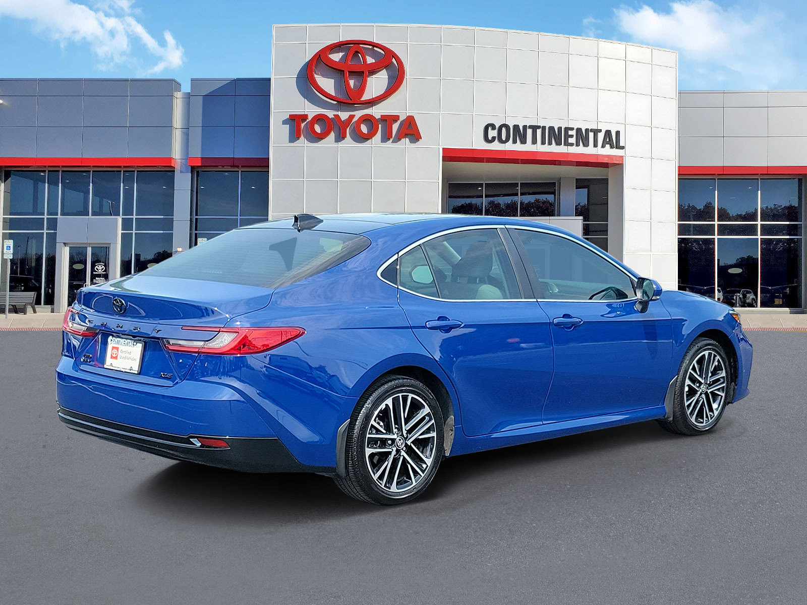 Used 2026 Toyota Camry XLE w/ Premium Package AWD/4WD image 5