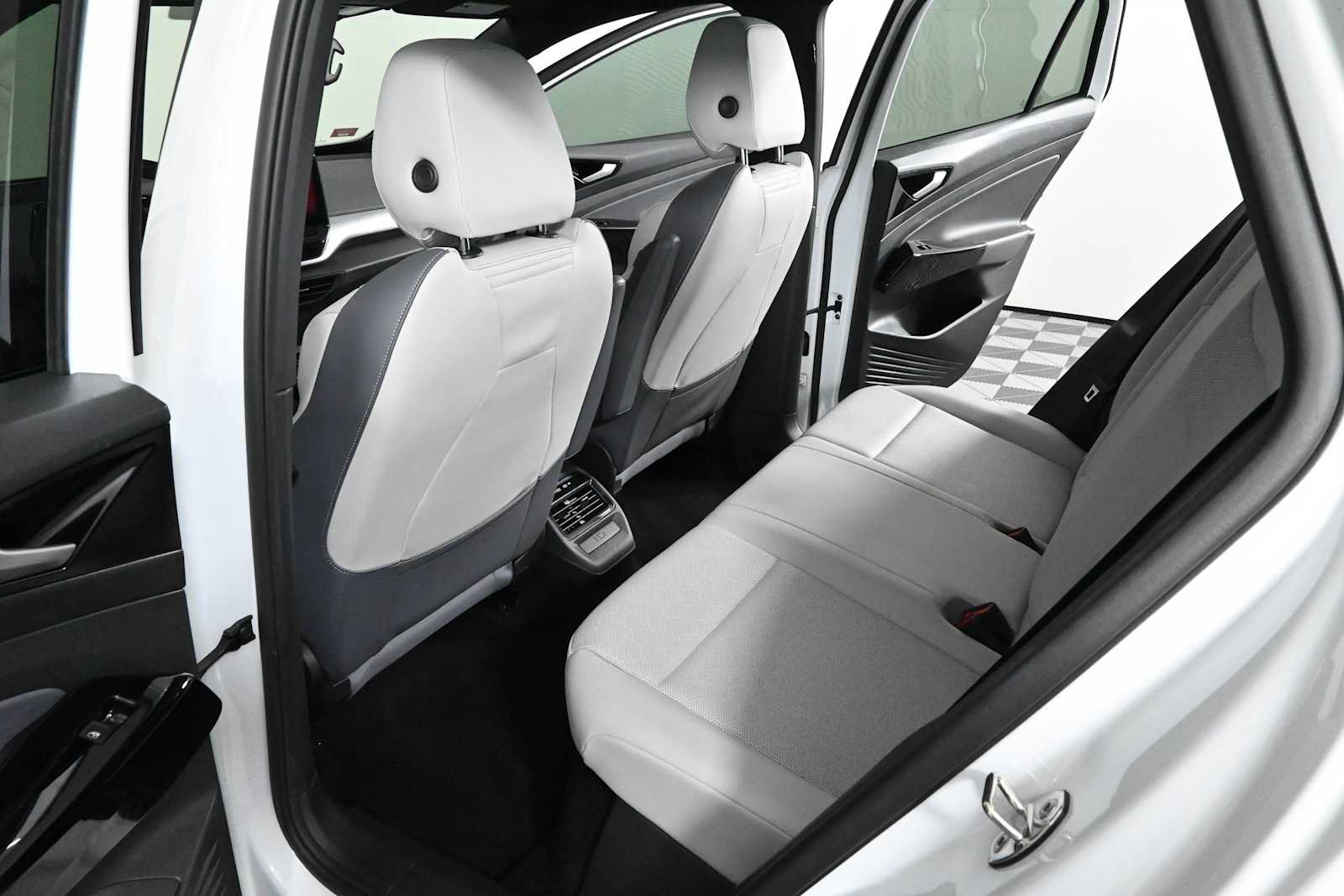 Certified 2021 Volkswagen ID.4 Pro S w/ Gradient Package RWD image 15