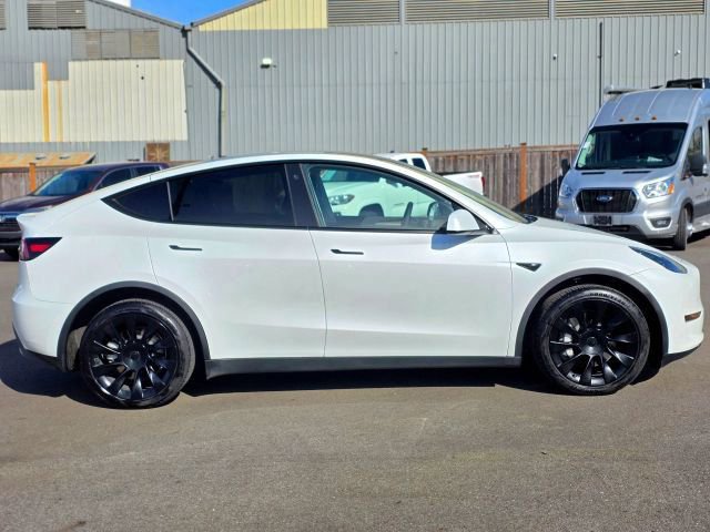 Used 2023 Tesla Model Y Long Range image 9