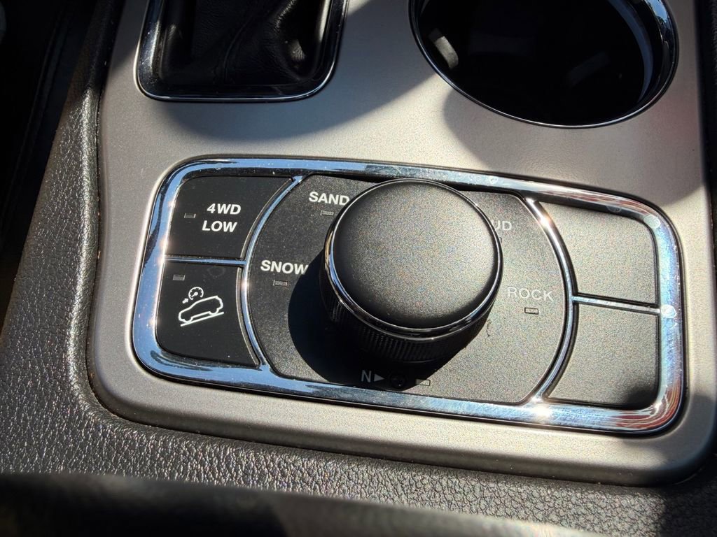 Used 2022 Jeep Grand Cherokee Laredo X image 23