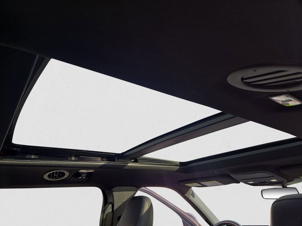 Used 2022 Ford Explorer ST w/ ST Street Pack image 18