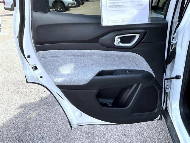 Certified 2025 Jeep Compass Latitude AWD/4WD image 21
