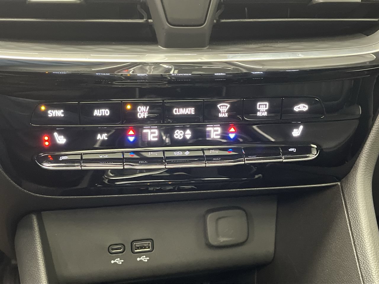 Used 2026 Buick Encore GX Avenir w/ Avenir Technology Package AWD/4WD image 22