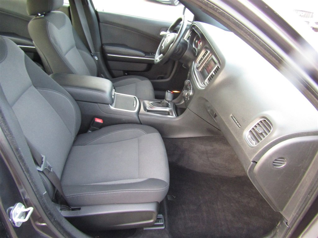 Used 2015 Dodge Charger SE w/ Sport Appearance Group image 23