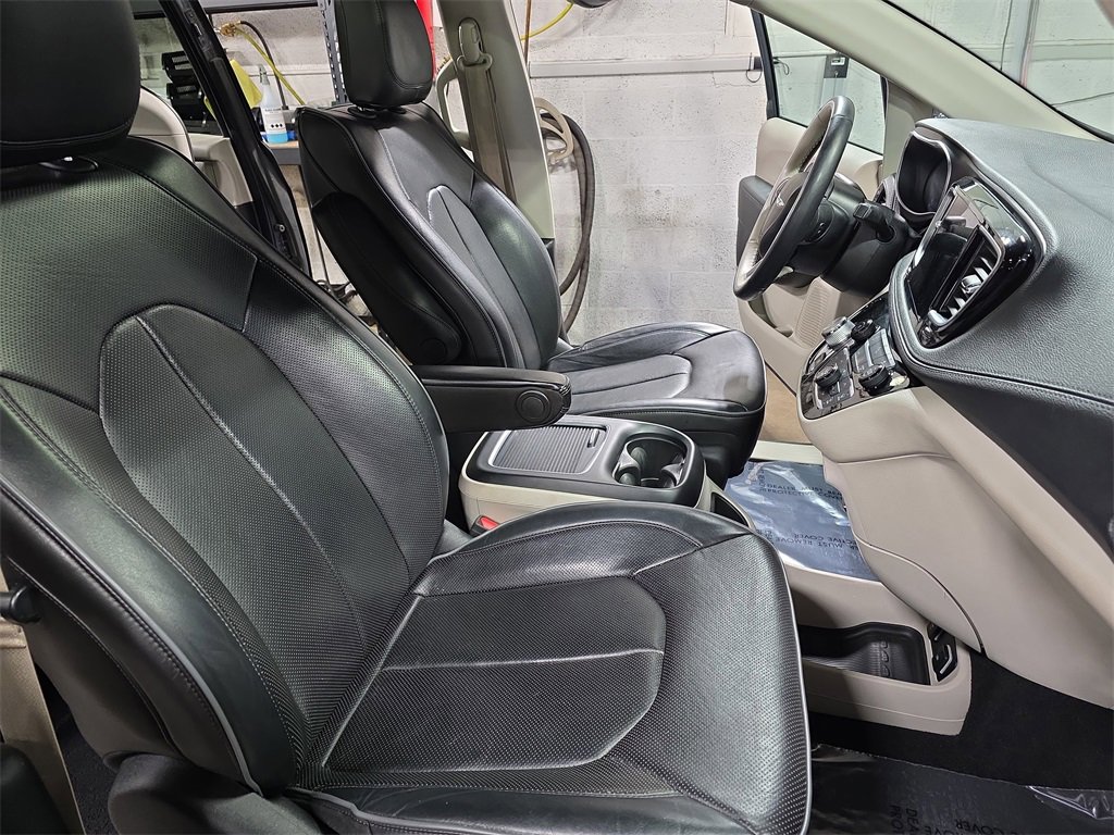 Used 2020 Chrysler Pacifica Limited image 7