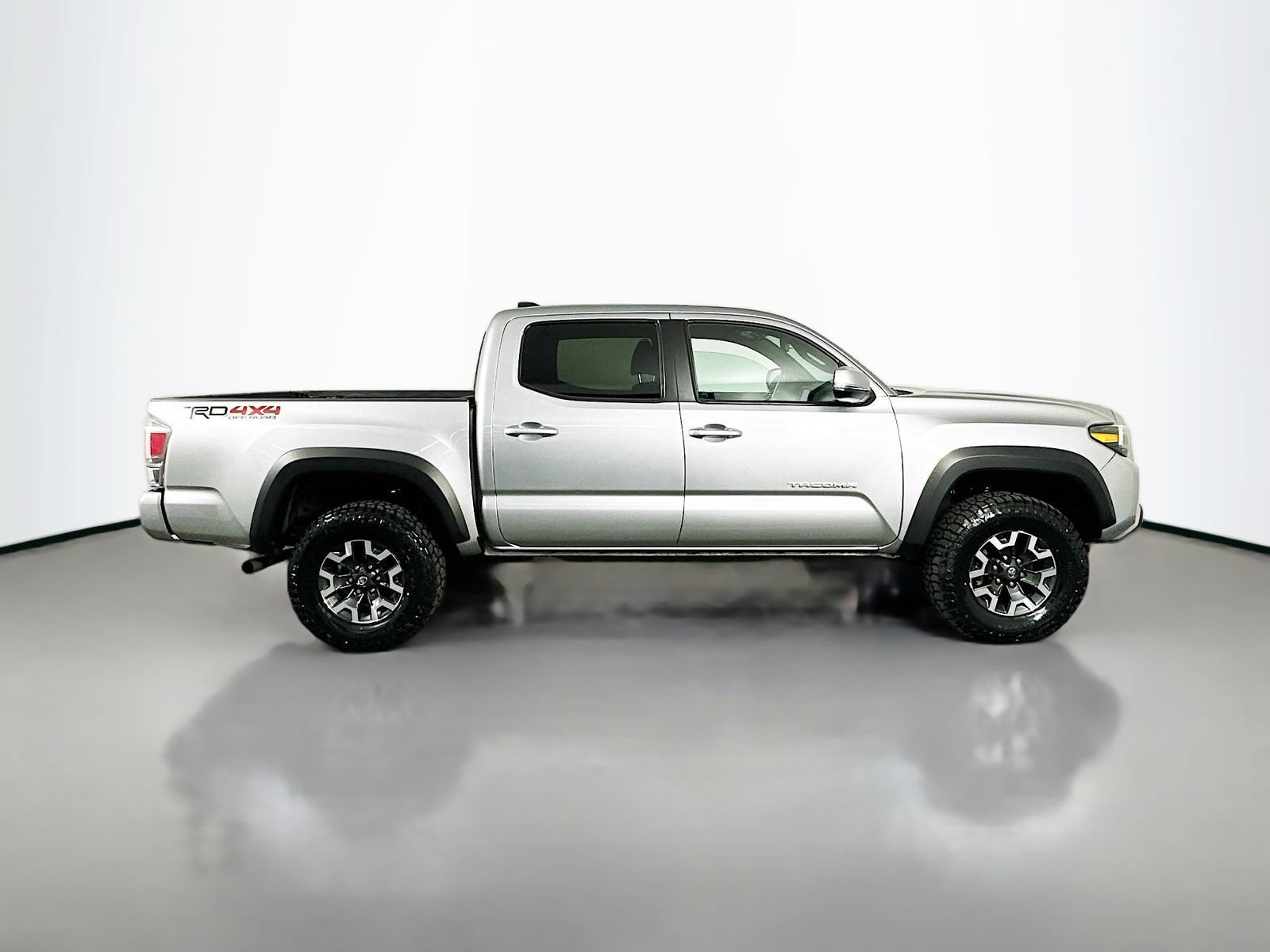 Certified 2023 Toyota Tacoma TRD Off-Road w/ Technology Package AWD/4WD image 8