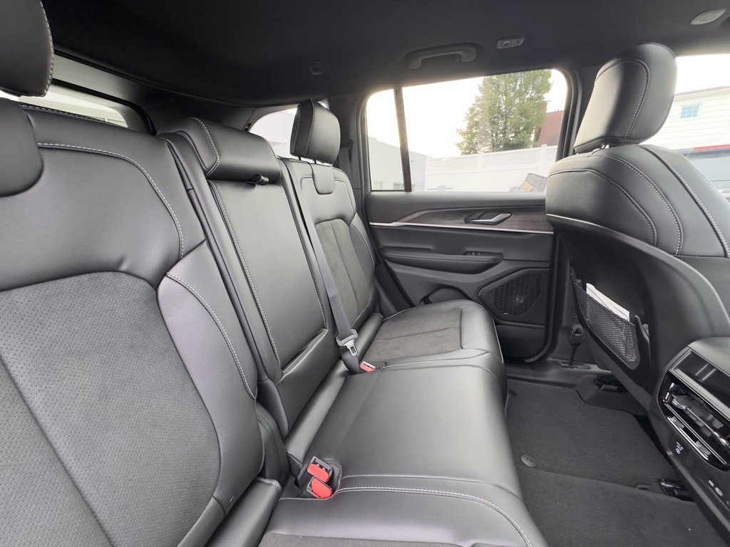 New 2026 Jeep Grand Cherokee Laredo image 23