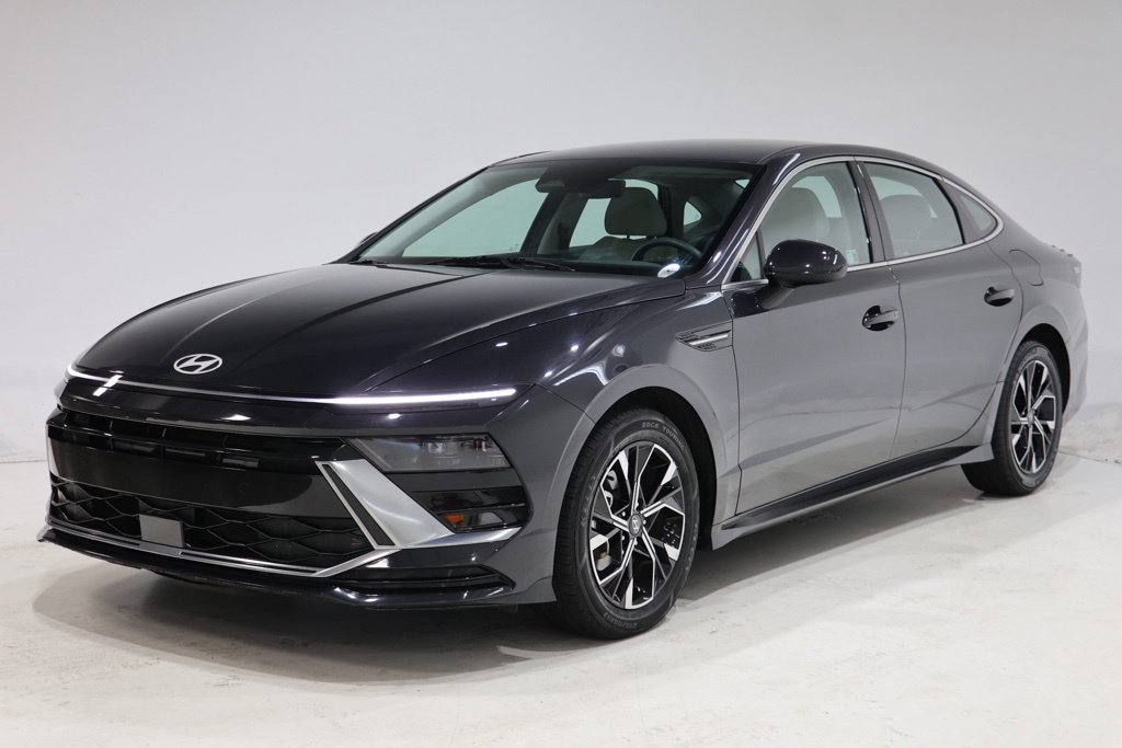 Used 2025 Hyundai Sonata SEL FWD image 3
