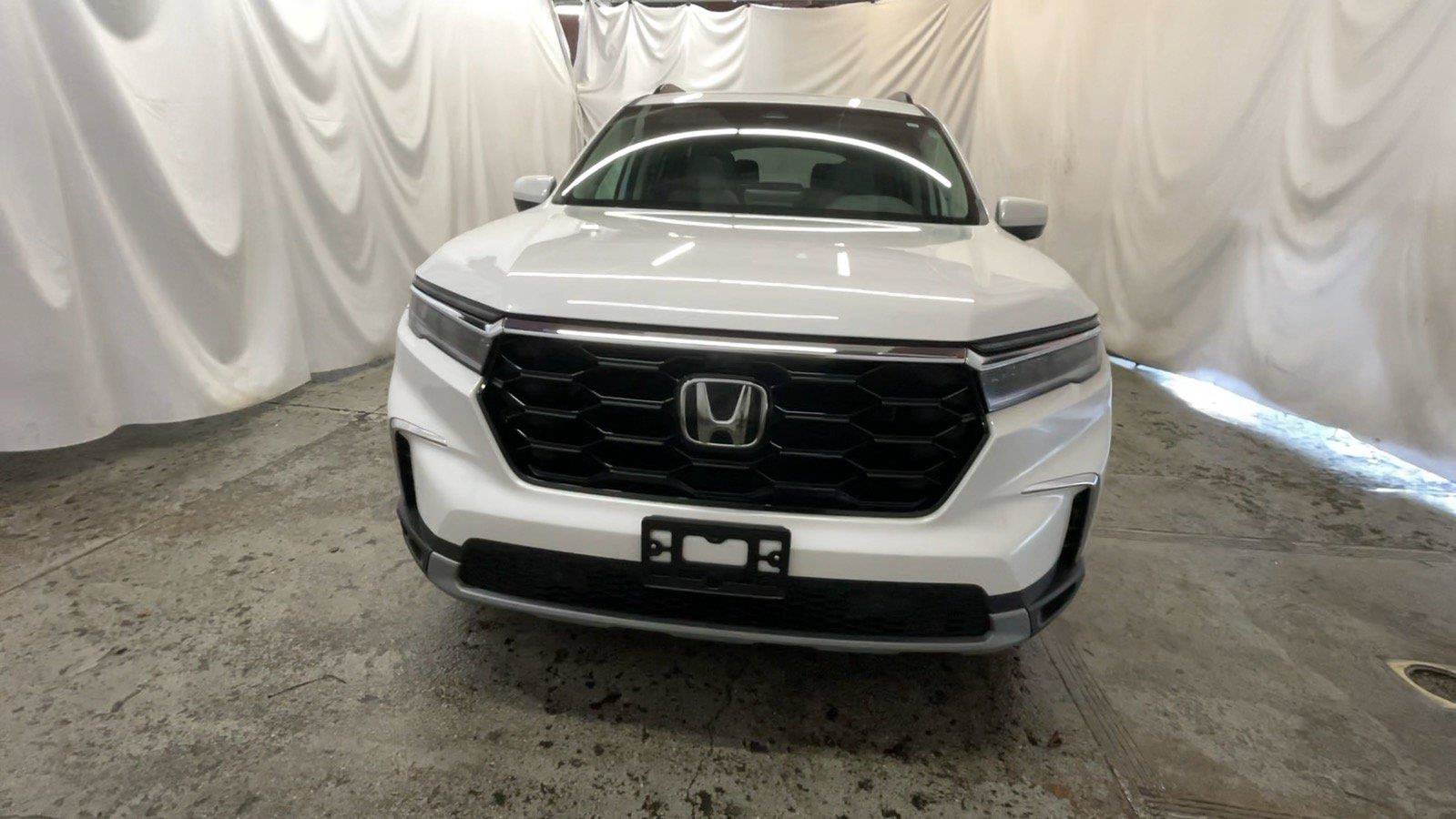 Used 2025 Honda Pilot Elite image 14
