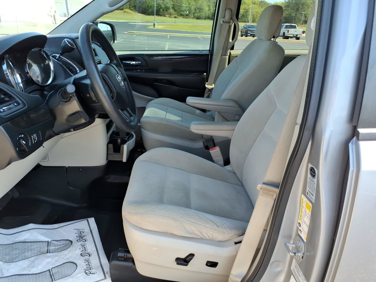 Used 2015 Dodge Grand Caravan SXT FWD image 14