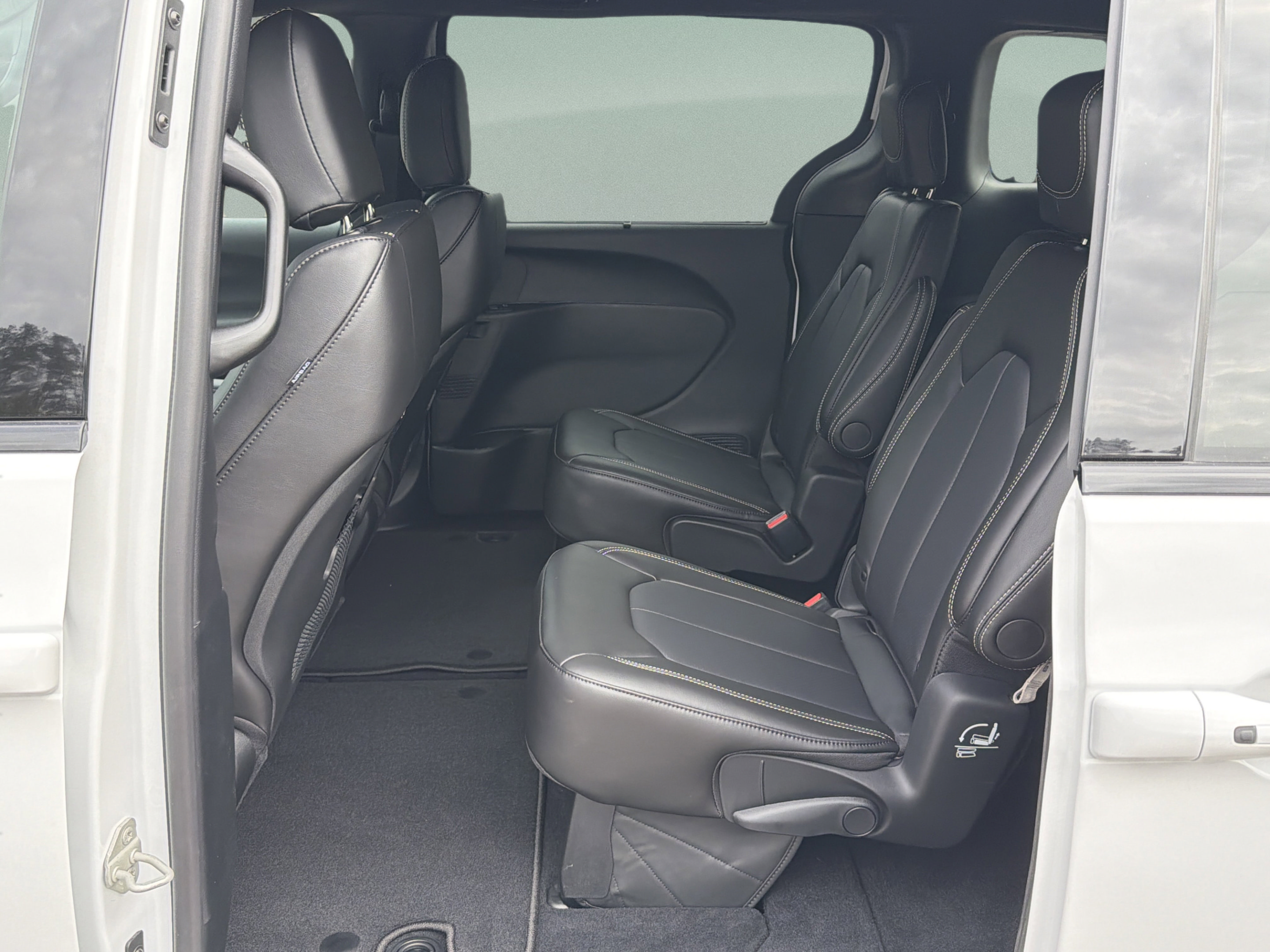 New 2026 Chrysler Pacifica Select w/ S Appearance Package FWD image 20