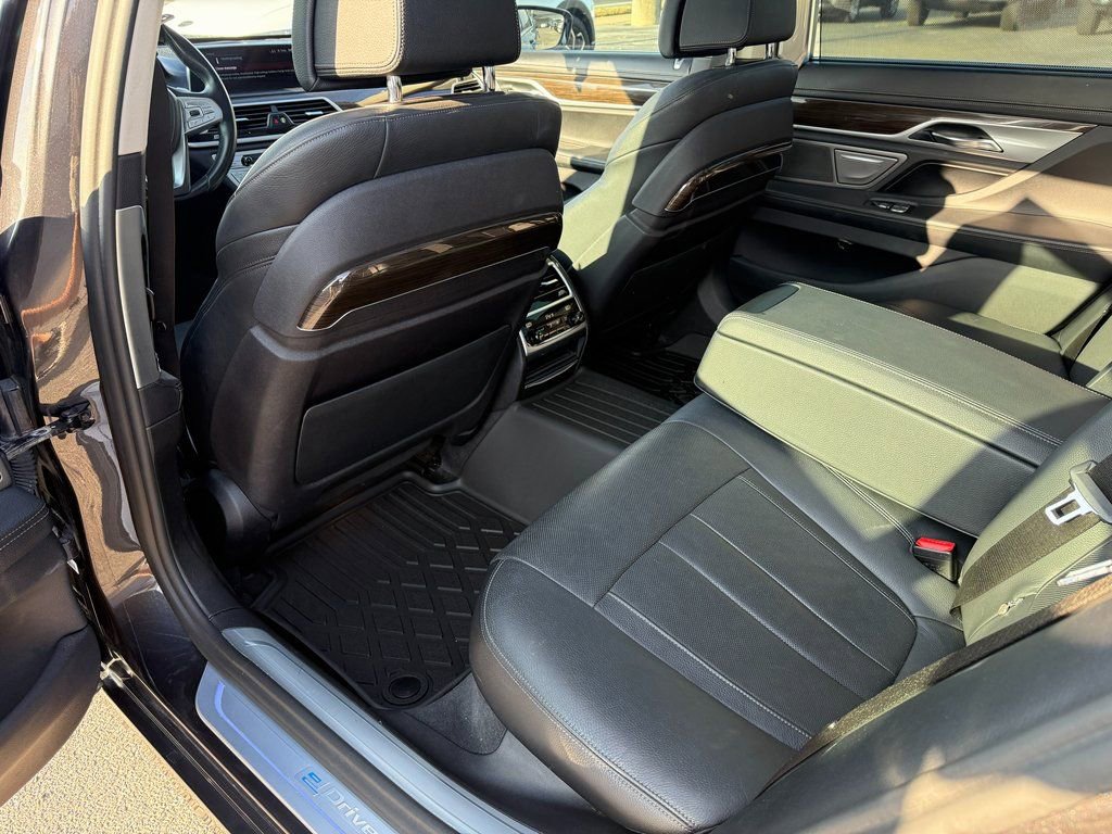 Used 2018 BMW 740e xDrive image 31