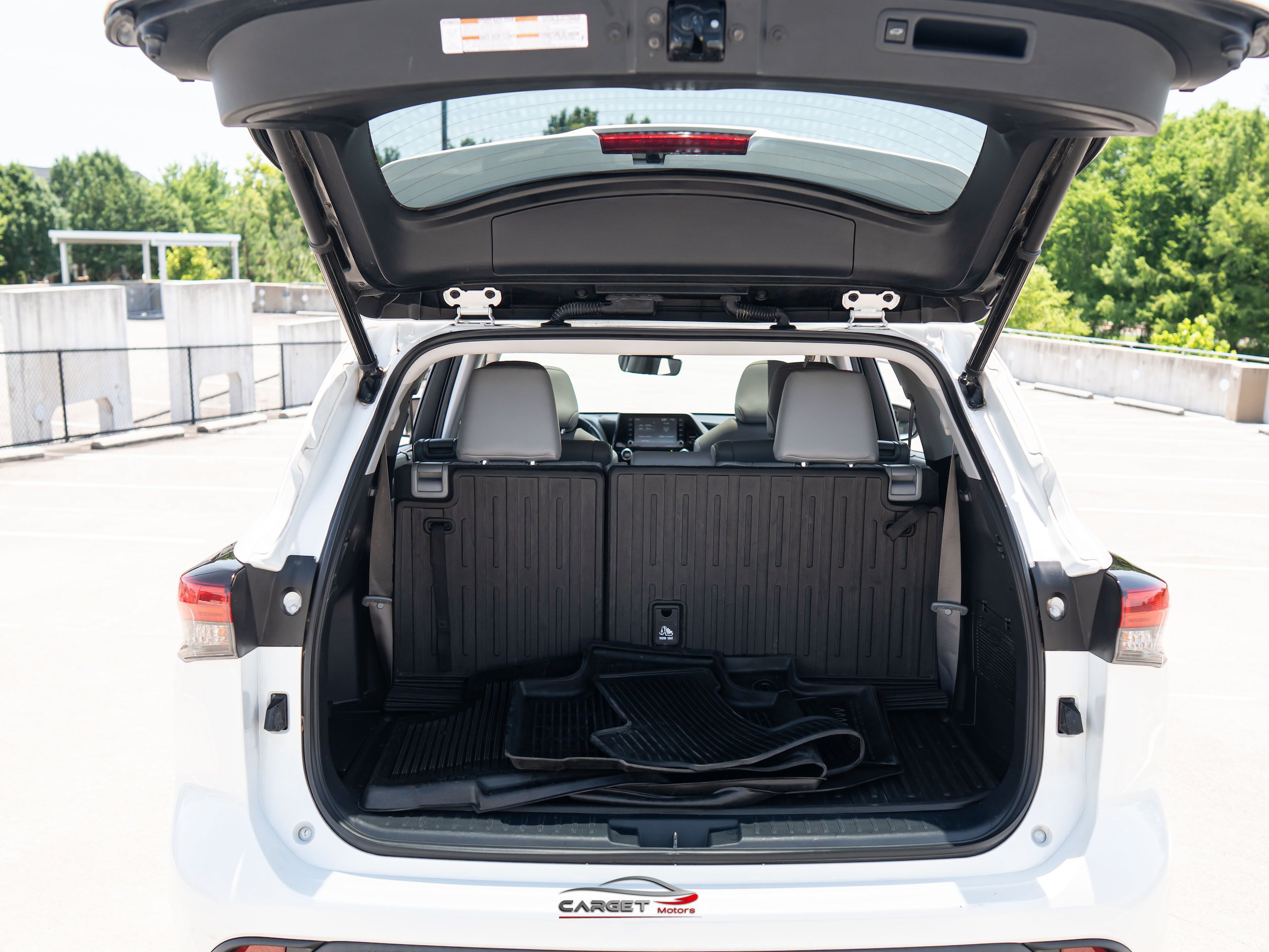 Used 2021 Toyota Highlander XLE AWD/4WD image 46