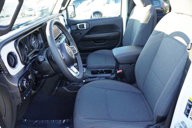 Certified 2025 Jeep Wrangler Unlimited Sahara w/ Safety Group image 15