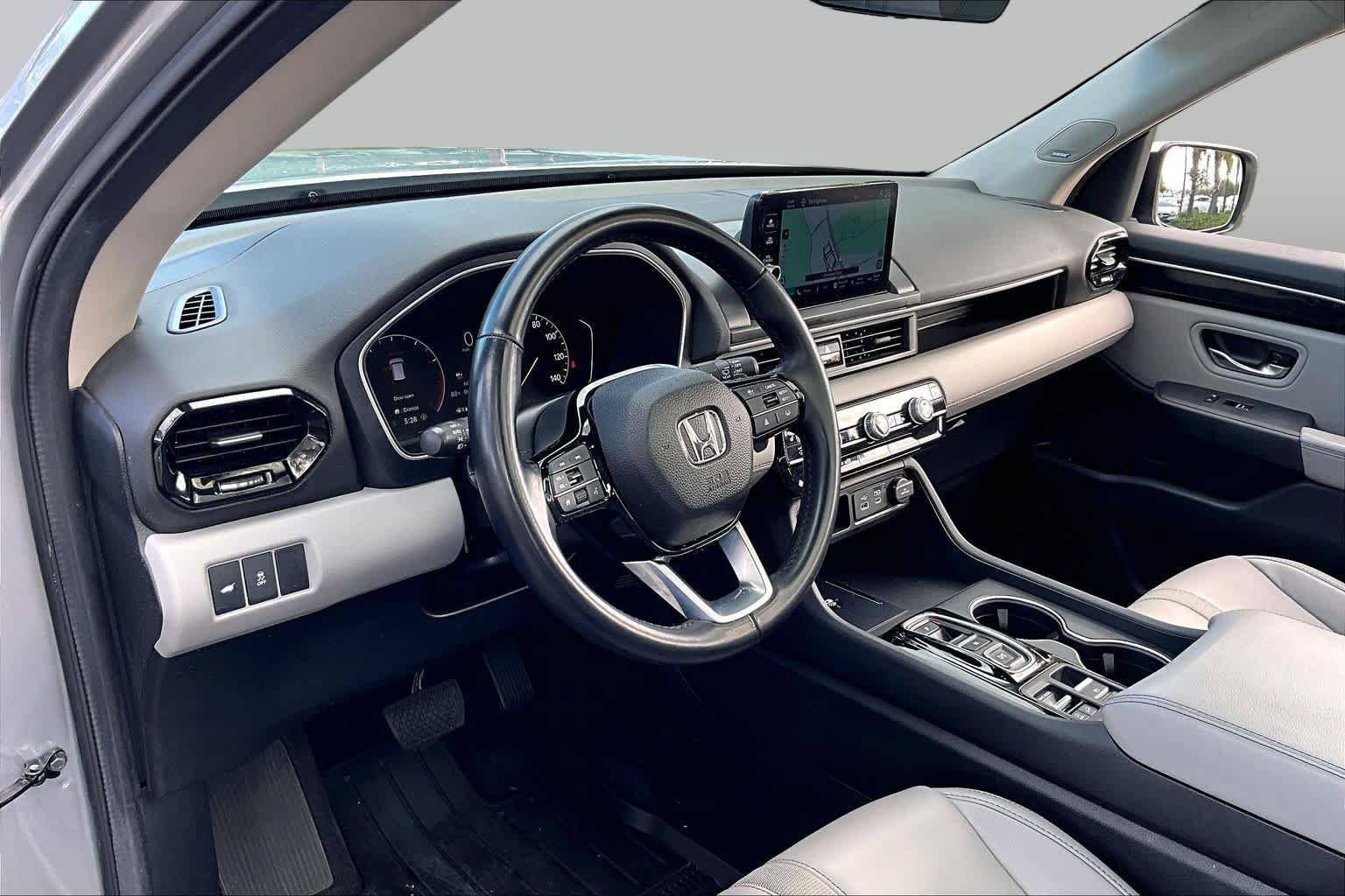 Used 2024 Honda Pilot Touring image 18