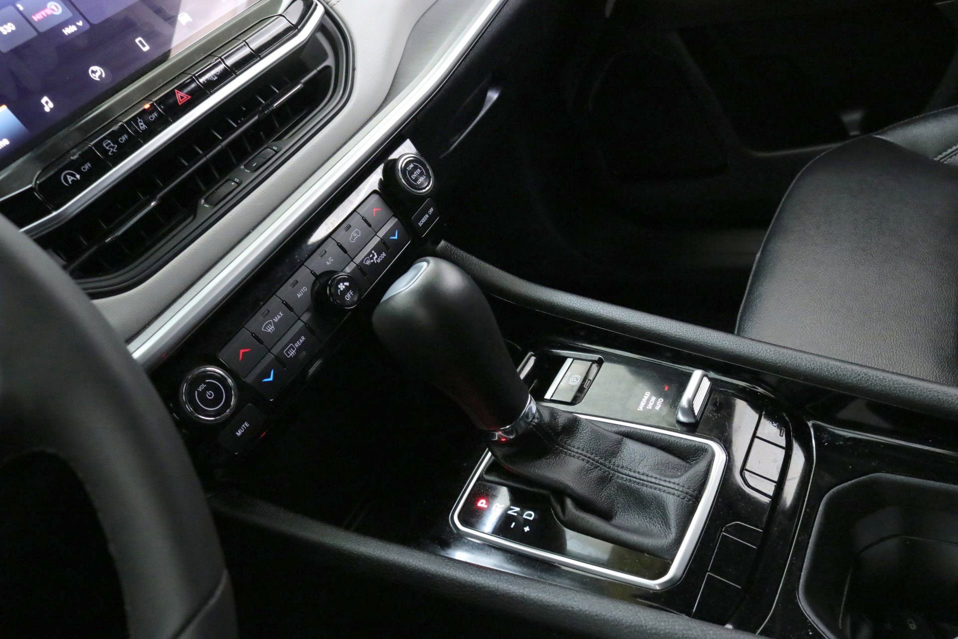 Used 2025 Jeep Compass Limited image 19