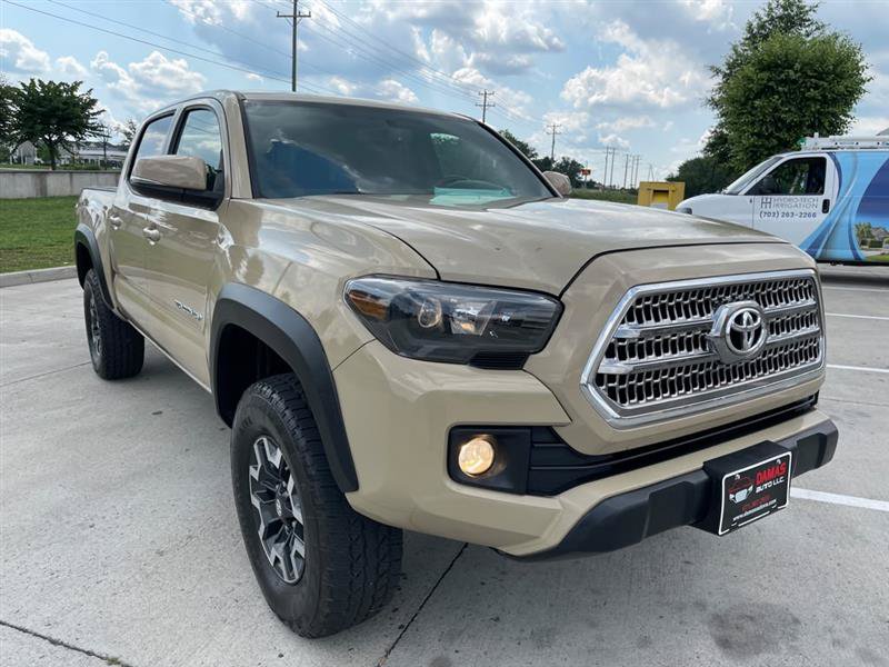 Used 2017 Toyota Tacoma TRD Off-Road w/ Tow Package (A/T) AWD/4WD image 61