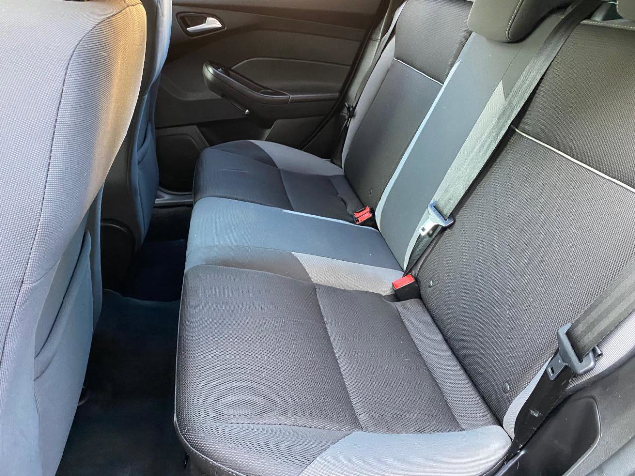 Used 2014 Ford Focus SE image 38