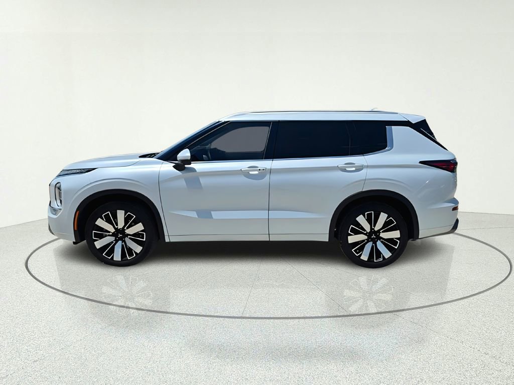 Used 2025 Mitsubishi Outlander SEL FWD image 3