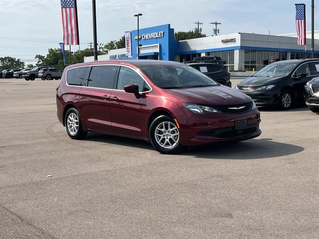 Used 2023 Chrysler Voyager LX FWD image 2