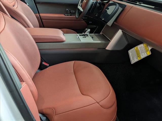 New 2026 Land Rover Range Rover SV image 18