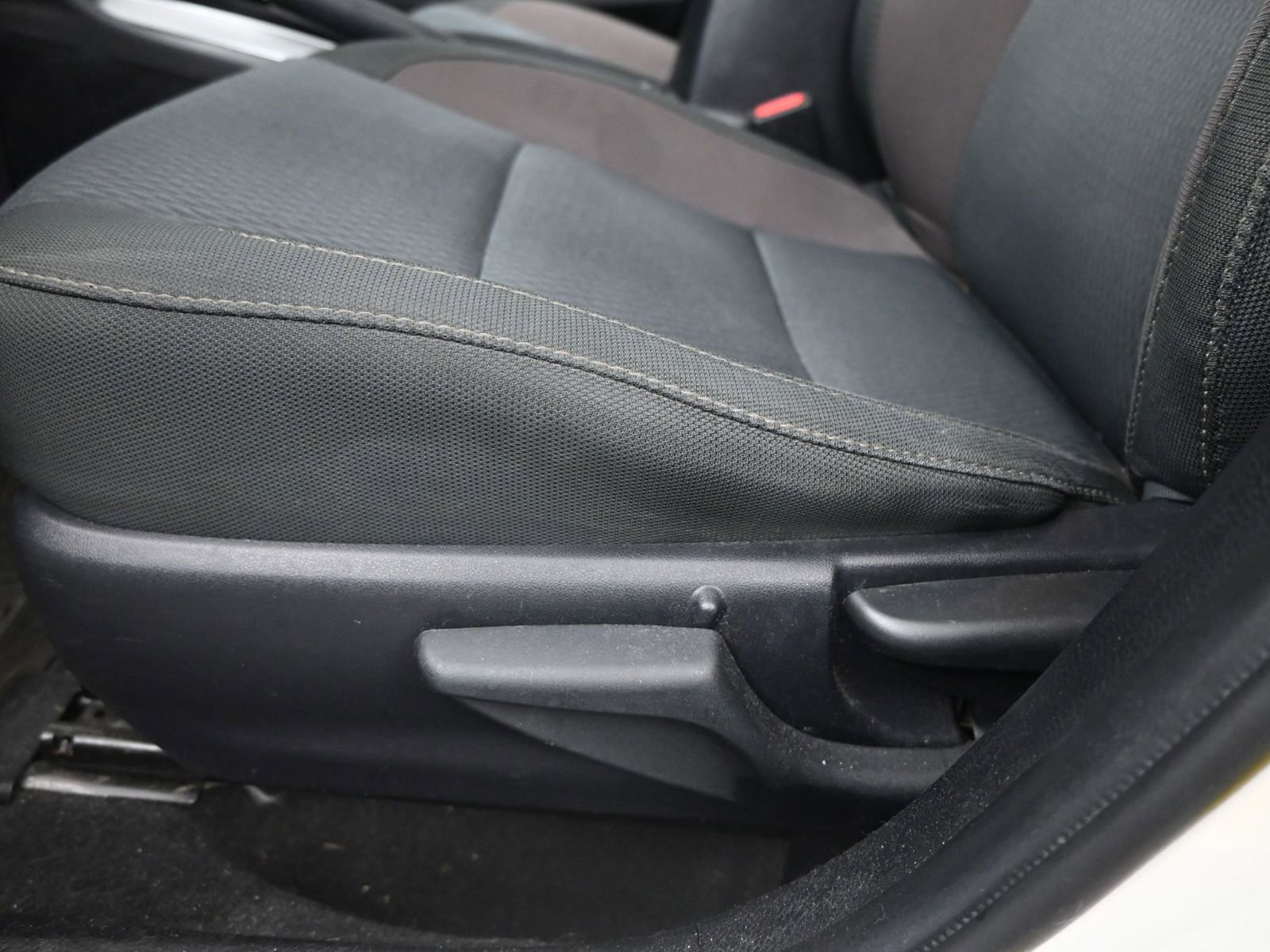 Used 2019 Toyota Corolla LE image 10