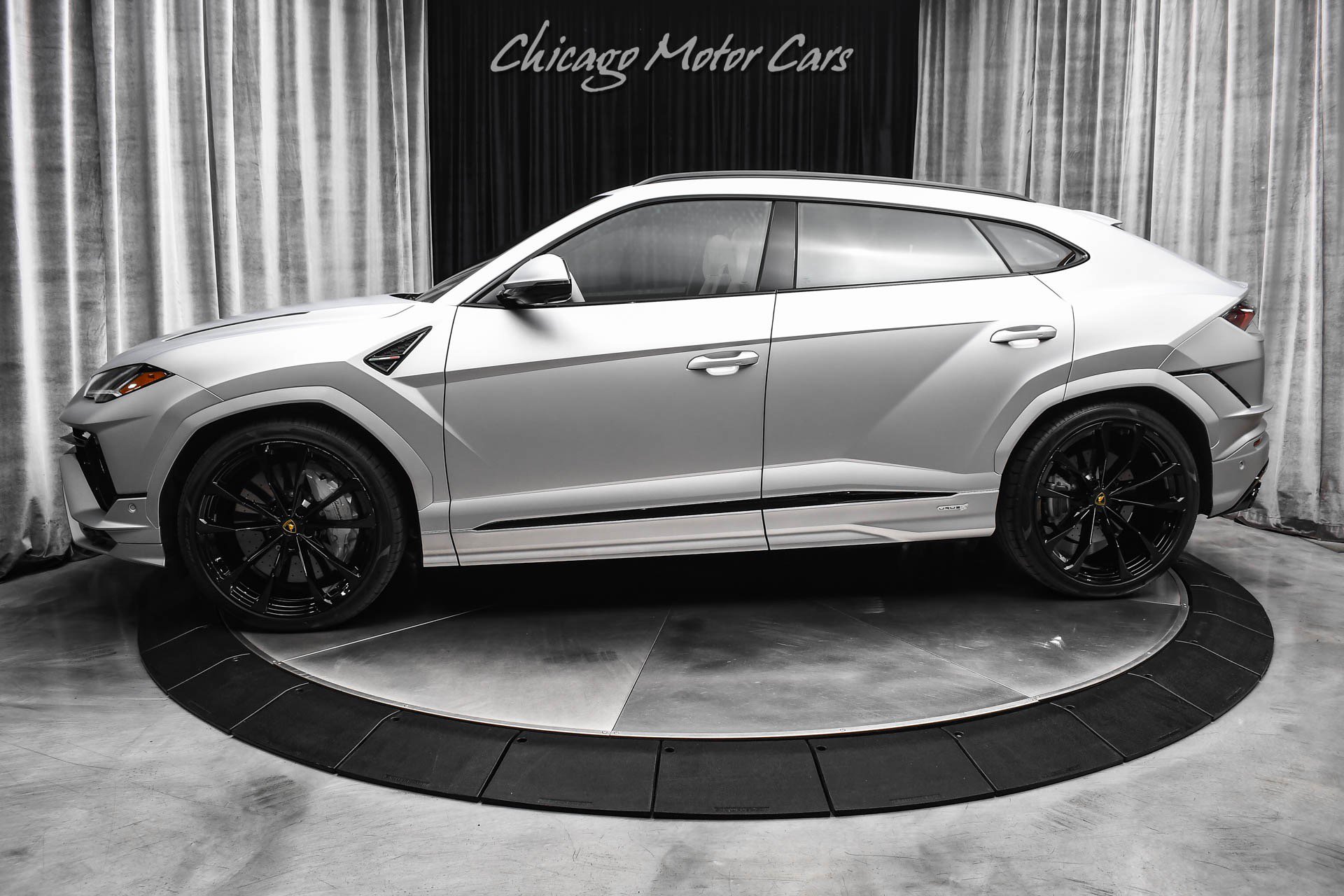 Used 2024 Lamborghini Urus S AWD/4WD image 1