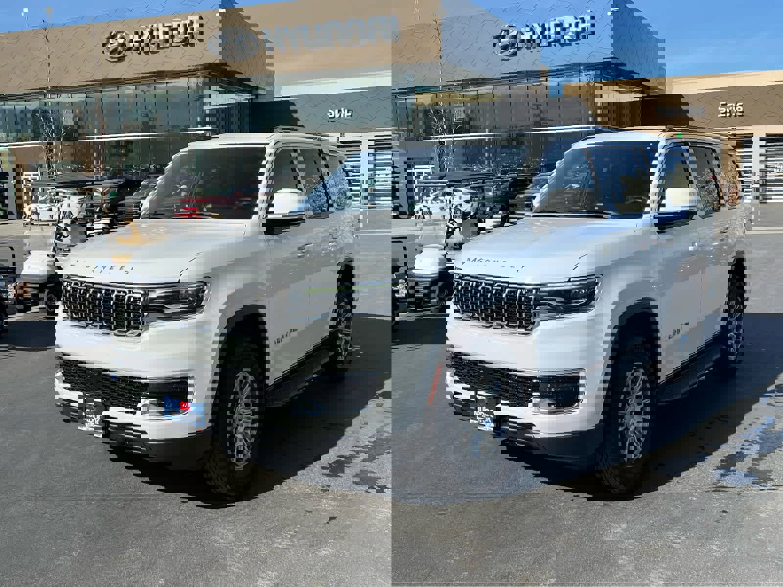 Used 2022 Jeep Wagoneer Series I image 2