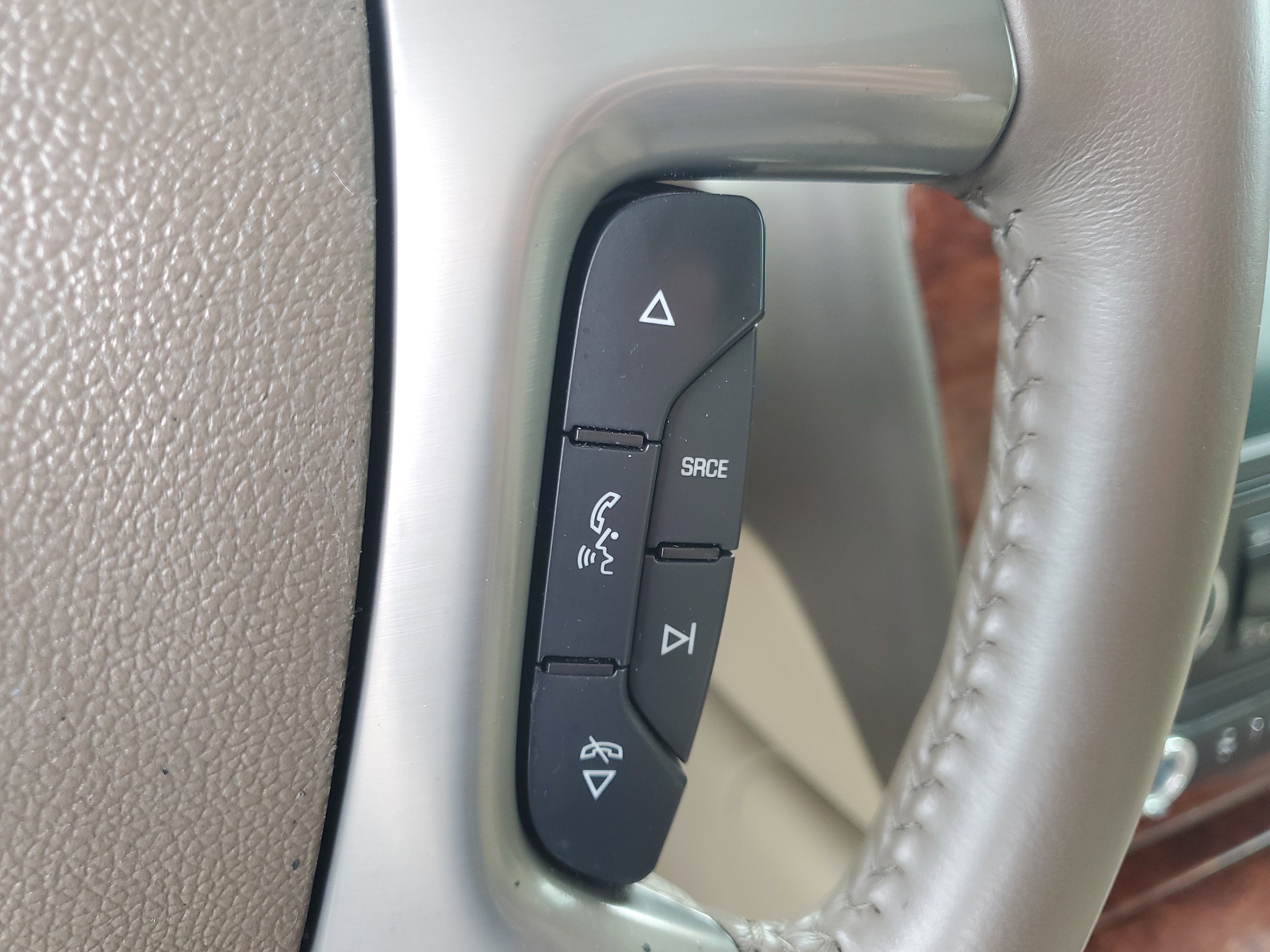 Used 2011 Chevrolet Suburban LTZ image 19