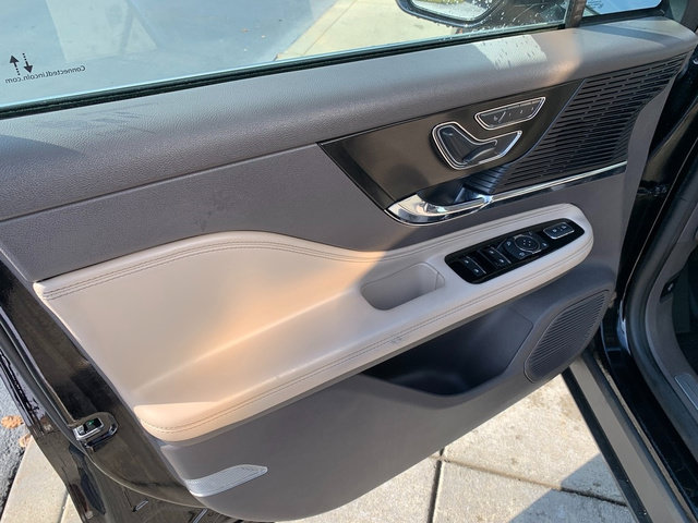Used 2022 Lincoln Corsair AWD w/ Premium Package image 23