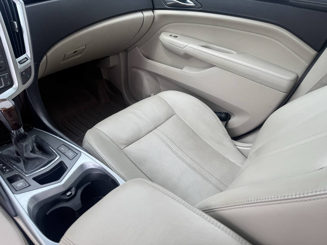 Used 2011 Cadillac SRX Luxury FWD image 21