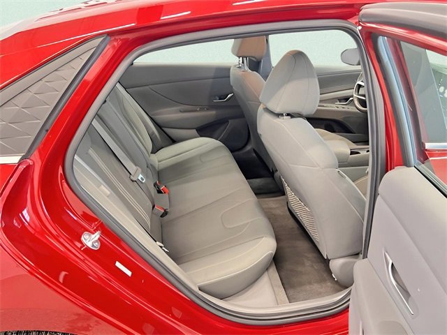 Used 2025 Hyundai Elantra SEL image 12