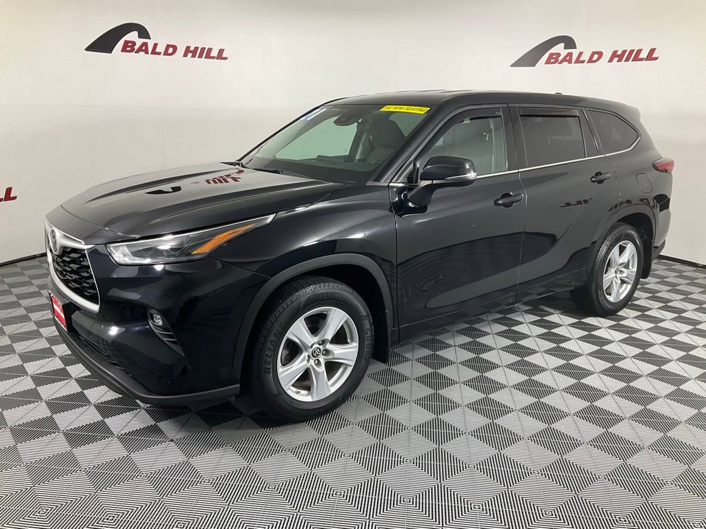 Used 2021 Toyota Highlander LE image 3