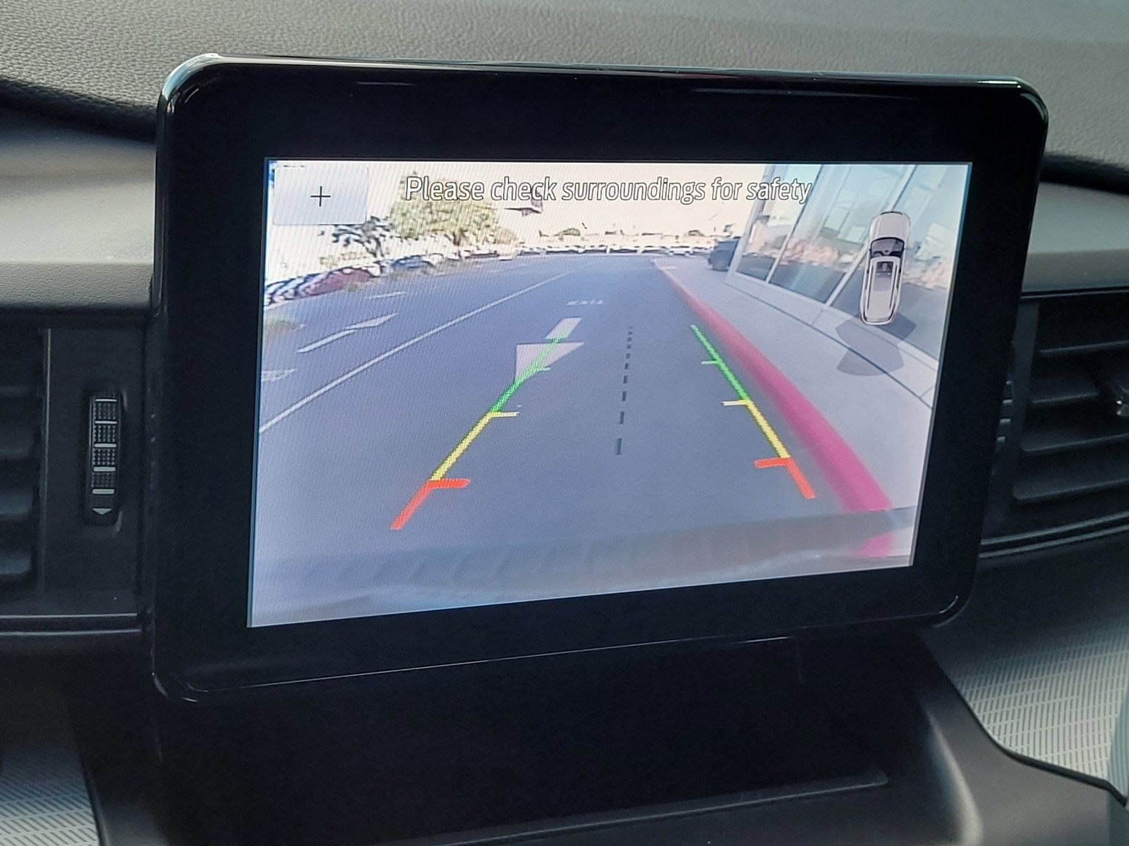 Used 2020 Ford Explorer XLT w/ Comfort Package image 15